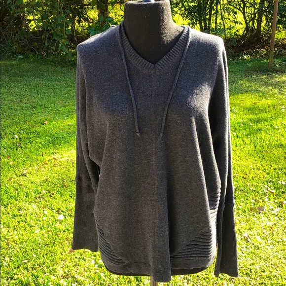 Anthropologie Sweaters - Anthropology Akins women hooded sweater